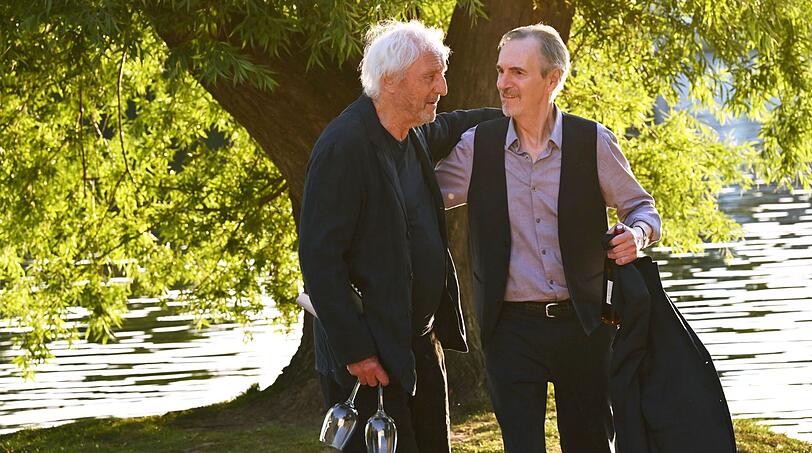 Georg (Günther Maria Halmer, links) und sein Freund Heinz (Stephan Bissmeier) unternehmen etwas zusammen. Georg (Günther Maria Halmer, links) und sein Freund Heinz (Stephan Bissmeier) unternehmen etwas zusammen.