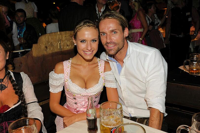 Skisprunglegende Sven Hannawald mit Freundin und Ex-Wiesn-Playmate Alena Gerber.