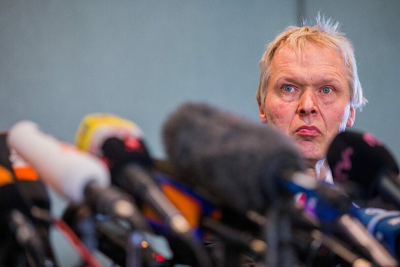 Ulrich Wessel ist der Schulleiter des Joseph-König-Gymnasiums in Haltern am See. Er kann den Verlust der Schüler, und der Kolleginnen bis jetzt noch nicht in Worte fassen.