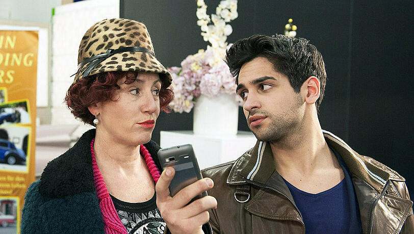"Alles Verbrecher - Eiskalte Liebe": Die Ermittler Herta Frohwitter (Ulrike Krumbiegel) und Marco Petrassi (Daniel Rodic) leben in völlig unterschiedlichen Welten "Alles Verbrecher - Eiskalte Liebe": Die Ermittler Herta Frohwitter (Ulrike Krumbiegel) und Marco Petrassi (Daniel Rodic) leben in völlig unterschiedlichen Welten