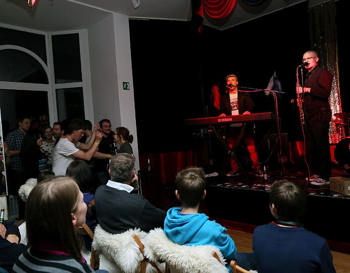 Die Lange Nacht der Musik. Im Galli Theater Café präsentieren Red Manhole
ihren &bdquo;IndieKlezmerPsychoPunkCabaret&ldquo;.