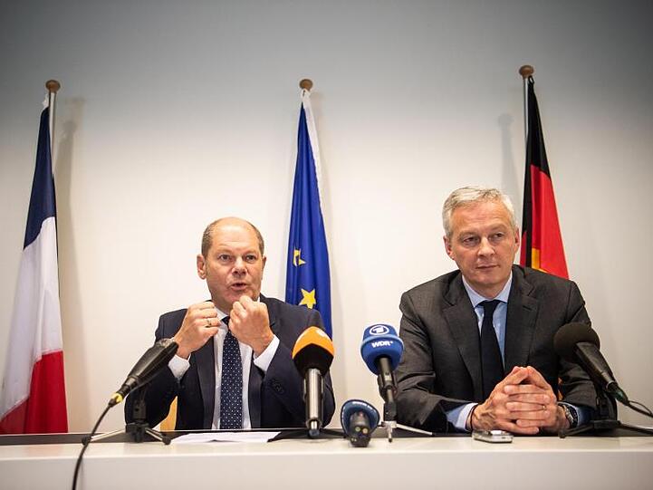Bundesfinanzminister Olaf Scholz und der französische Wirtschaftsminister Bruno Le Maire während einer gemeinsamen Pressekonfenerz.