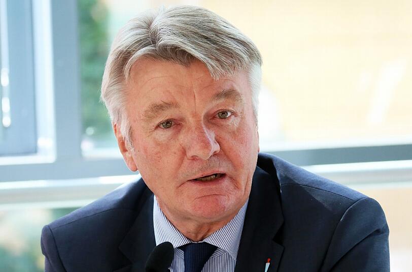 Klaus Wenzel, Präsident des Bayerischen Lehrer- und Lehrerinnenverbands, spricht im AZ-Interview über den Umgang mit Schülern, die gefährliche Gerüchte verbreiten.