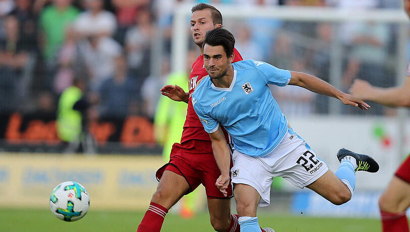 Aaron Berzel: Diesmal vorne blank - und ohne 1860-Sponsor "Die Bayerische". Aaron Berzel: Diesmal vorne blank - und ohne 1860-Sponsor "Die Bayerische".
