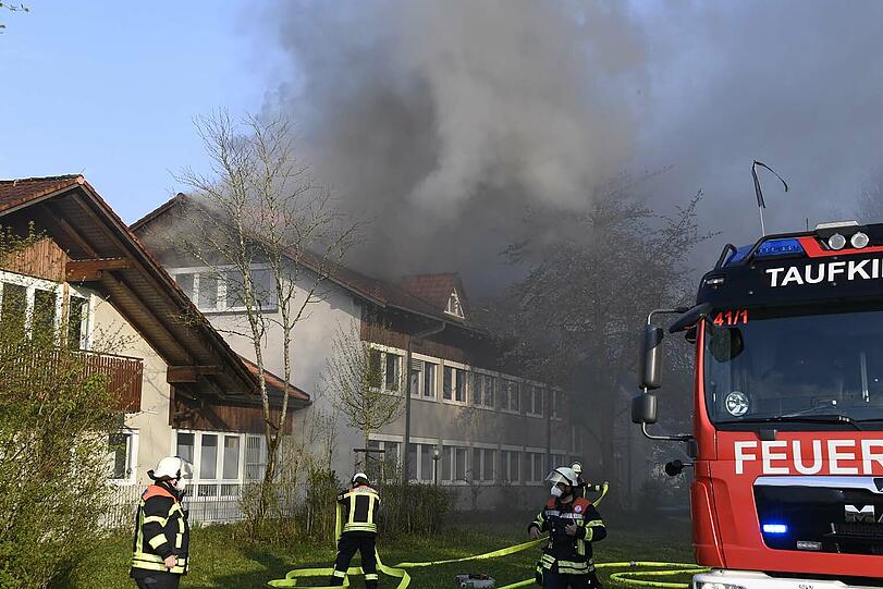 03.05.2021
Kolpingring, Oberhaching; Lkr. München
Großbrand in Impfzentrum des Landkreises München
Foto: Thomas Gaulke, 81669 München; Tel: 0172/8606334
