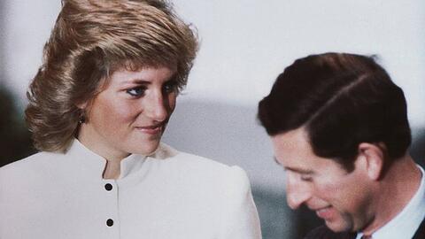 Prinzessin Diana war die erste Ehefrau des heutigen Königs Charles. 1992 gaben sie ihre Trennung bekannt.
