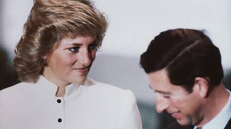 Prinzessin Diana war die erste Ehefrau des heutigen Königs Charles. 1992 gaben sie ihre Trennung bekannt.