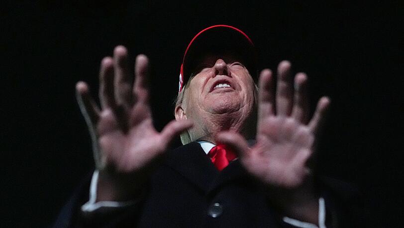 US-Pr&auml;sident Trump droht der iranischen Revolutionsgarde mit dem Abschuss ihrer Boote.