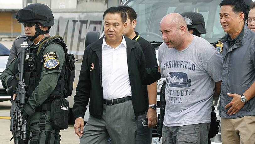 Wird abgeführt: Joseph Hunter, genannt „Rambo“. Der Boss der Auftragskiller wurde in Thailand gefasst Wird abgeführt: Joseph Hunter, genannt „Rambo“. Der Boss der Auftragskiller wurde in Thailand gefasst
