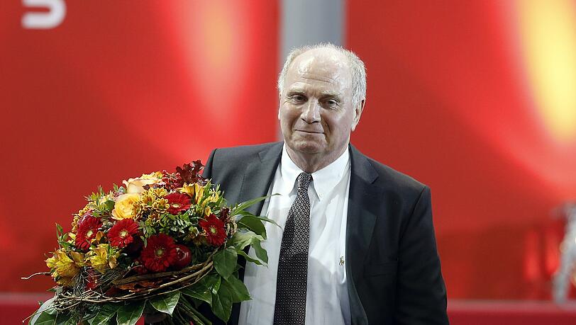 Er ist wieder da - und wieder gewählt: Uli Hoeneß. Er ist wieder da - und wieder gewählt: Uli Hoeneß.