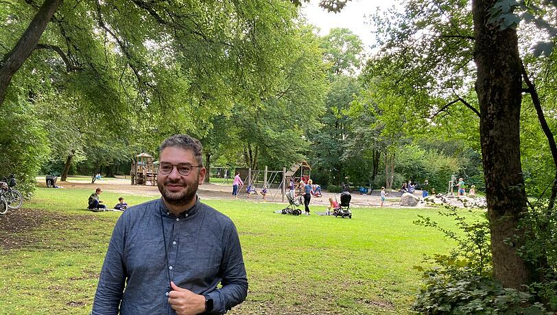 Der Süden Münchens ist mit überraschend vielenGrünflächen gesegnet. Einige sind recht unbekannt und wunderschön frei. Da fragt man sich: Warum
pferchen sich alle im Englischen Garten zusammen? Der Süden Münchens ist mit überraschend vielenGrünflächen gesegnet. Einige sind recht unbekannt und wunderschön frei. Da fragt man sich: Warum
pferchen sich alle im Englischen Garten zusammen?