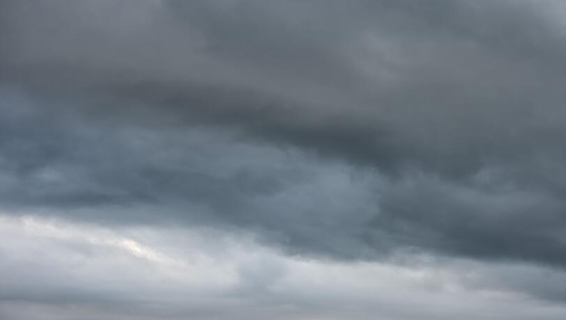 Viele Wolken und kühlere Temperaturen kündigt der DWD für die kommende Woche in Bayern an. (Symbolbild)