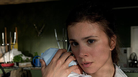 TV-Serie "Schuld nach Ferdinand von Schirach": In der Folge "Schnee" sorgt sich Aylin Tezel als Jana um ihr Kind