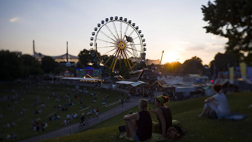 Abendstimmung beim Impark Sommerfestvial im Olympiapark München 2018. Abendstimmung beim Impark Sommerfestvial im Olympiapark München 2018.