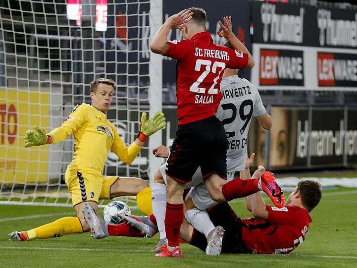 Leverkusens Kai Havertz (2.v.r.) erzielte das Tor des Tages.