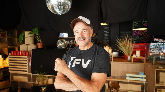 Jürgen Altmann muss sich von seinem Café verabschieden.