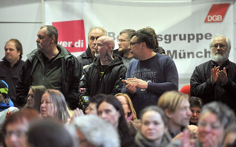 Versammlung in der Schwanthalerstraße: Gestern vormittag traten Landesbeschäftigte in München in den Warnstreik