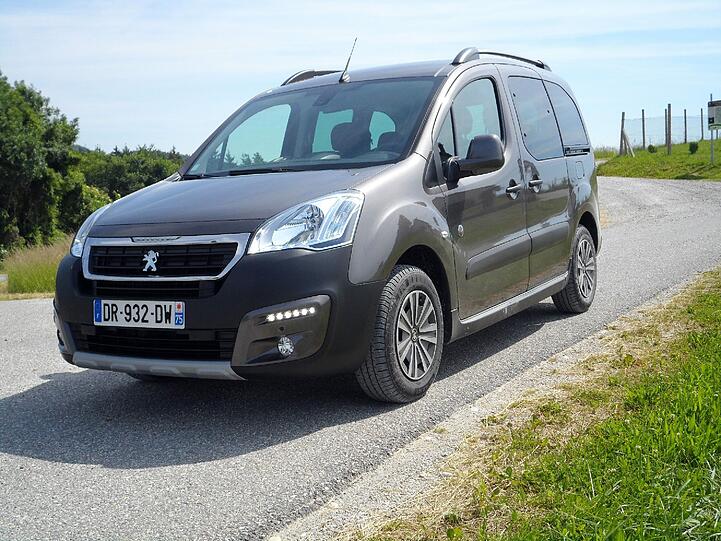 BU


Peugeot hat dem Partner eine Auffrischungskur spendiert, bei der vor allem die Alltagstauglichkeit weiter erhöht wurde.