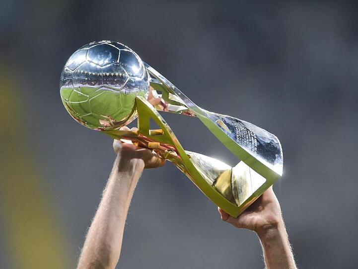Am 3. August spielen der FC Bayern München und Borussia Dortmund um den Supercup-Pokal. Foto: Silas Stein/dpa/Archiv