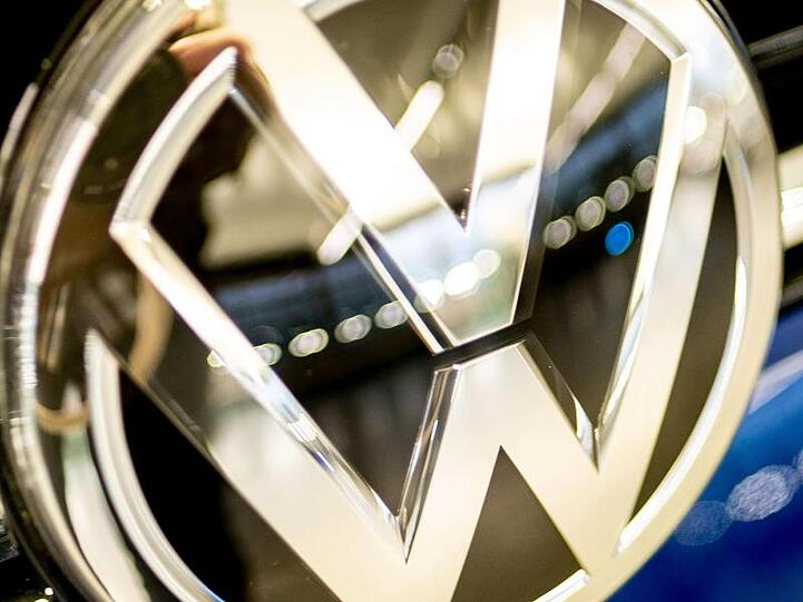 Volkswagen baut seine eigenen IT-Aktivitäten weiter aus, zeigt sich bei der zunehmenden Digitalisierung in Autos und Geschäftsprozesse aber auch offen für neue Partnerschaften.