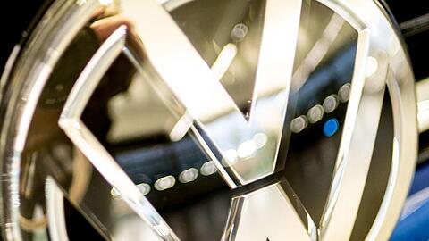 Volkswagen baut seine eigenen IT-Aktivitäten weiter aus, zeigt sich bei der zunehmenden Digitalisierung in Autos und Geschäftsprozesse aber auch offen für neue Partnerschaften.