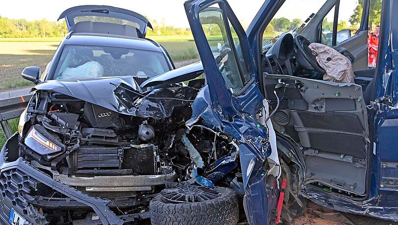 Bei dem Unfall bei Ismaning im Landkreis München wurden drei Menschen verletzt.