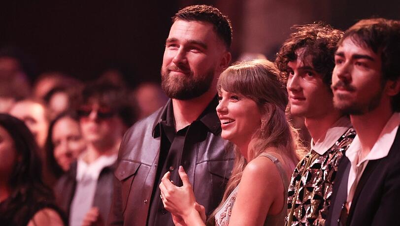 Taylor Swift und Travis Kelce haben am 3. Juli geheiratet. Taylor Swift und Travis Kelce haben am 3. Juli geheiratet.