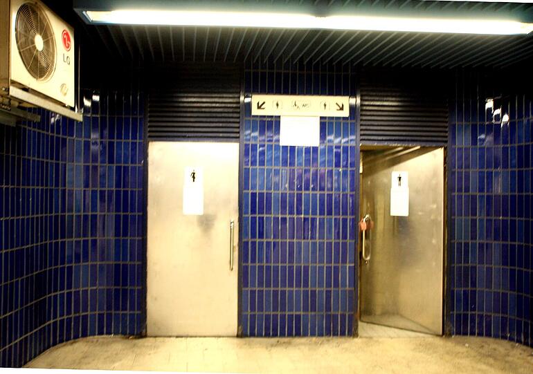 Abschreckendes Beispiel: Die öffentliche Toilette im Marienplatz- Zwischengeschoss.