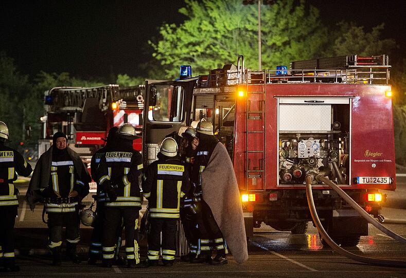 Schock in Rottenburg: In einem Flüchtlingsheim ist in der Nacht zu Montag ein Feuer ausgebrochen. Die Bilder.