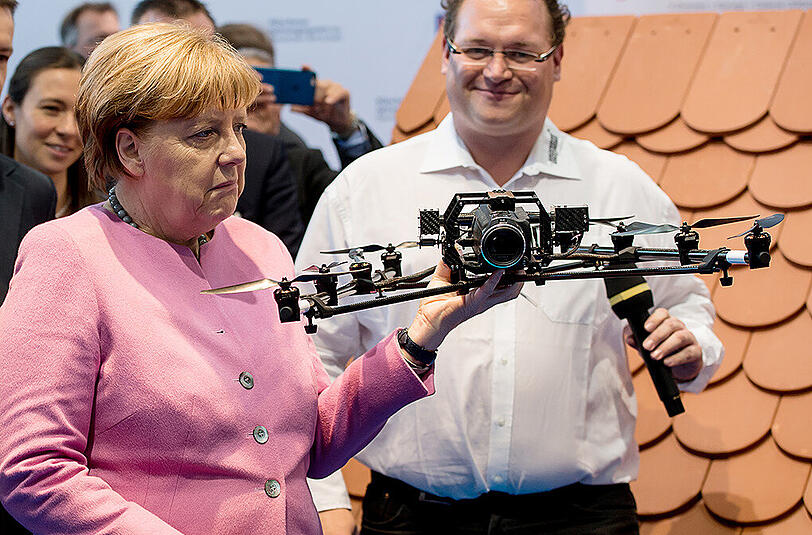 Bundeskanzlerin Angela Merkel (CDU) am Freitag bei der Internationalen Handwerksmesse IHM in München.