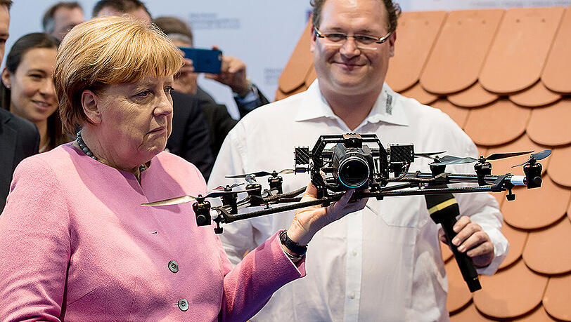 Bundeskanzlerin Angela Merkel (CDU) am Freitag bei der Internationalen Handwerksmesse IHM in München. Bundeskanzlerin Angela Merkel (CDU) am Freitag bei der Internationalen Handwerksmesse IHM in München.