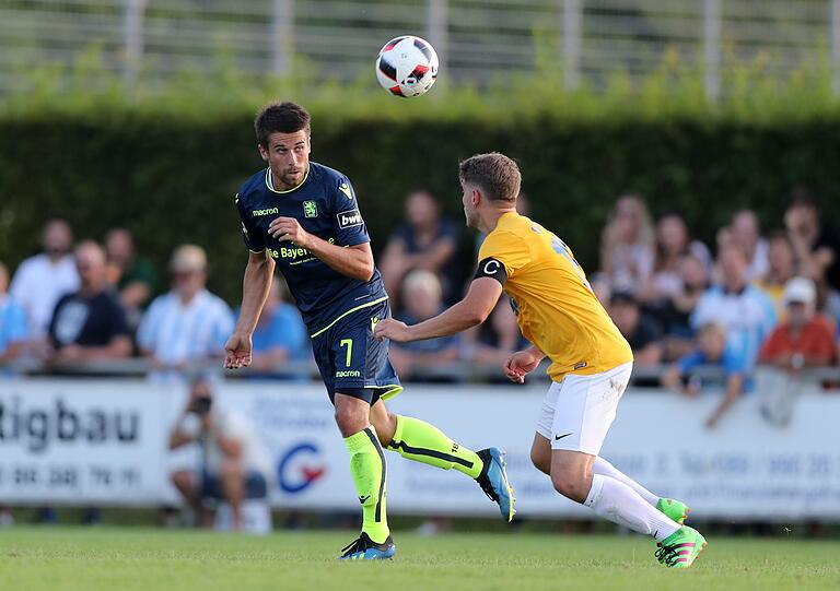 Stefan Lex im Duell mit Stefan Huber (rechts).