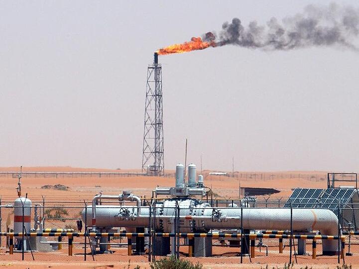 Technische Anlagen auf einem Ölfeld in Saudi-Arabien.