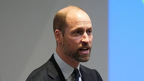 Bei seiner Rede als neuer Schirmherr des College of Paramedics verzichtete Prinz William noch auf ein Kaltgetränk.