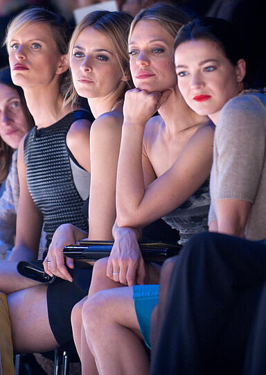 Kritische Blicke von Modekennern: Karolina Kurkova, Eva Padberg, Heike Makatsch and Hannah Herzsprung...