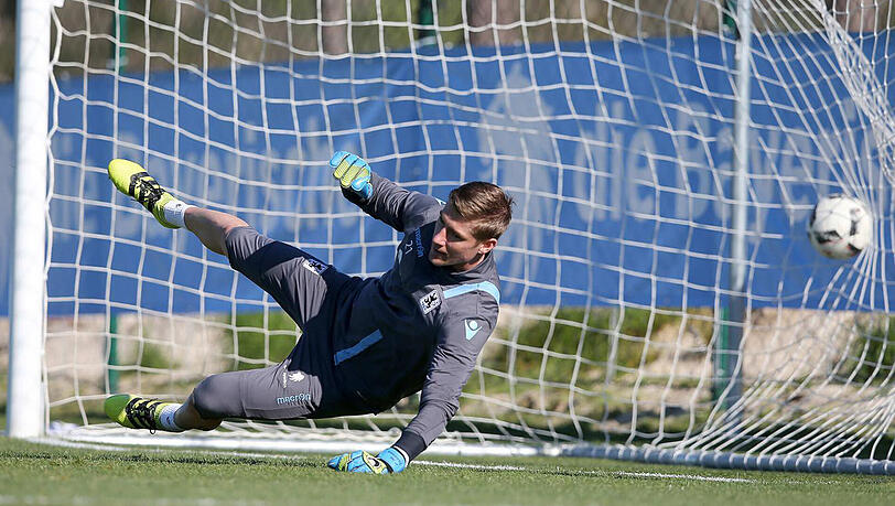 Keeper Jan Zimmermann war vor einem Jahr nach seinem Wechsel aus Heidenheim nach München noch 650.000 Euro wert. Aktuell sind es nur noch 350.000. Keeper Jan Zimmermann war vor einem Jahr nach seinem Wechsel aus Heidenheim nach München noch 650.000 Euro wert. Aktuell sind es nur noch 350.000.