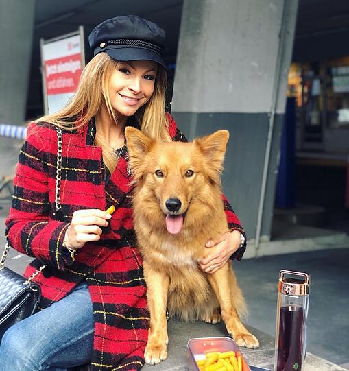Jana Schölermann und Rudi. Seit 2018 ist der Harzer Fuchs ein treuer Begleiter der Schauspielerin.