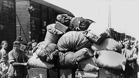 Ein Fl&uuml;chtlingszug mit vertriebenen Sudetendeutschen trifft im Durchgangslager Wiesau ein. (Archivbild)