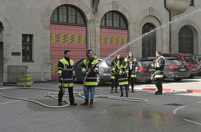 Bilder vom "Girls Day 2016" bei der Berufsfeuerwehr München.