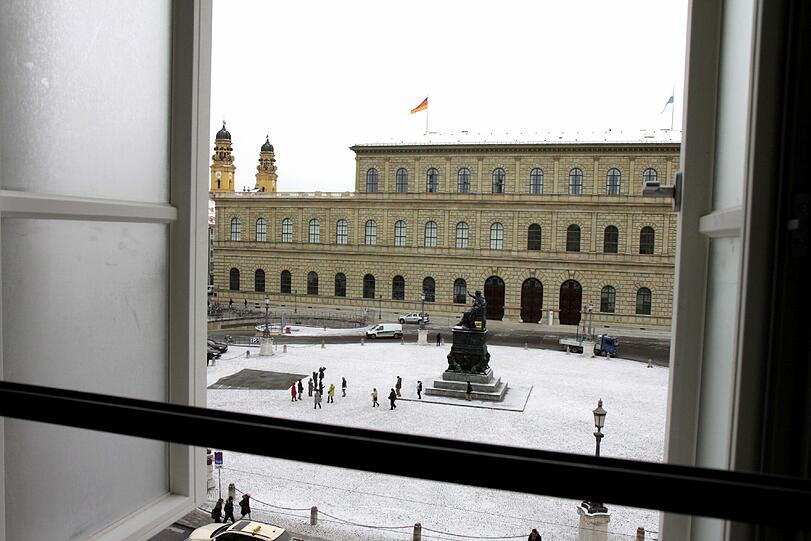 OB Dieter Reiter schlägt forsch vor, den Max-Joseph-Platz für Gastronomie zu öffnen.