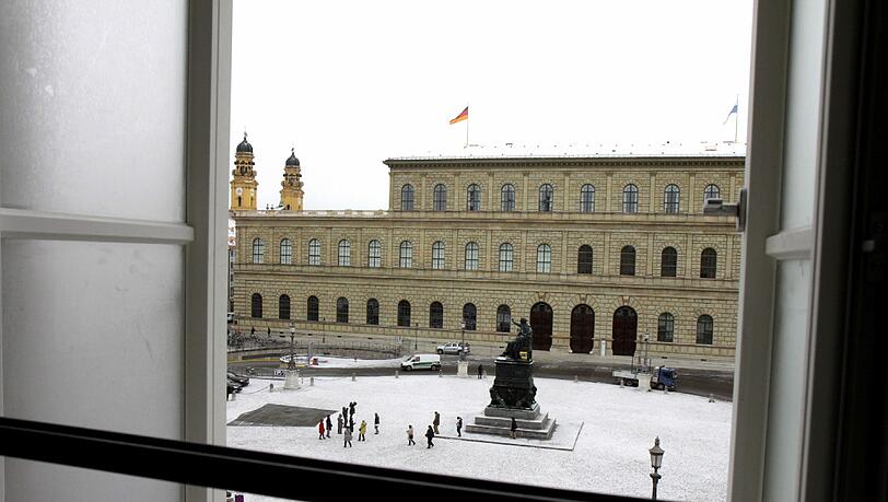 OB Dieter Reiter schlägt forsch vor, den Max-Joseph-Platz für Gastronomie zu öffnen. OB Dieter Reiter schlägt forsch vor, den Max-Joseph-Platz für Gastronomie zu öffnen.