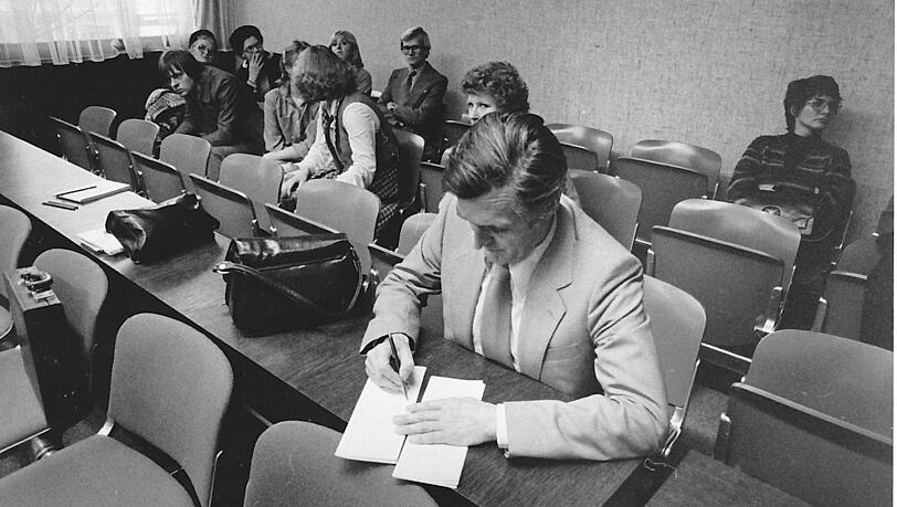 Arbeitsplatz Gericht: Stankiewitz im Justizzentrum bei einemProzess in den 80ern. Arbeitsplatz Gericht: Stankiewitz im Justizzentrum bei einemProzess in den 80ern.