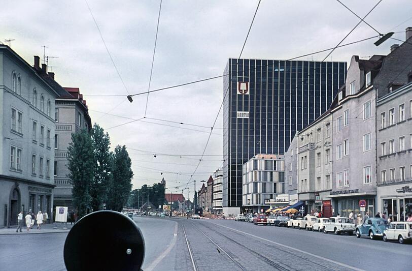 1968: Der nagelneue "Schwarze Riese" an der Münchner Freiheit war eine astreine Bausünde. Sein Abriss 1992 allerdings dann ebenso.