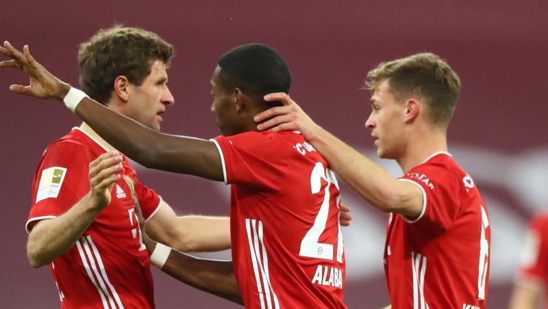 Thomas Müller (l-r), David Alaba und Joshua Kimmich von Bayern München.