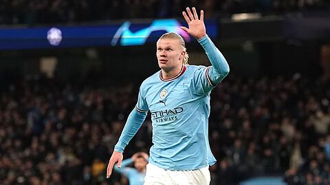 Manchester Citys Erling Haaland gestikuliert.