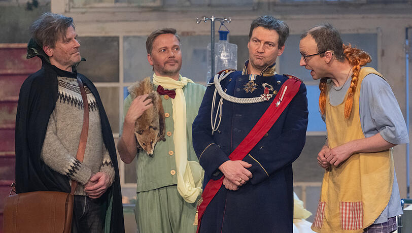 Beim Singspiel auf dem Nockherberg im vergangenen Jahr gibt David Zimmerschied den CDU-Chef Merz (r).