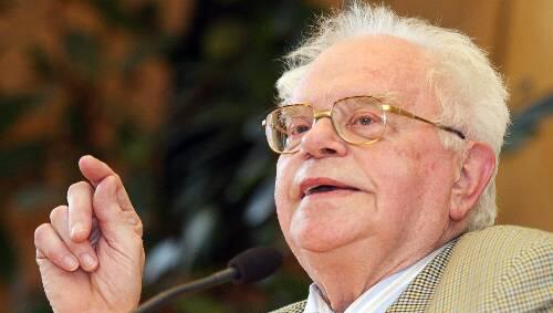 Verabschiedet sich am kommenden Sonntag in der Nürnberger Tafelhalle von acht Jahren &bdquo;Lesebühne&ldquo;: Hermann Glaser.