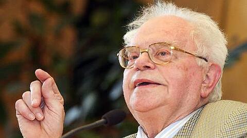 Verabschiedet sich am kommenden Sonntag in der Nürnberger Tafelhalle von acht Jahren &bdquo;Lesebühne&ldquo;: Hermann Glaser.
