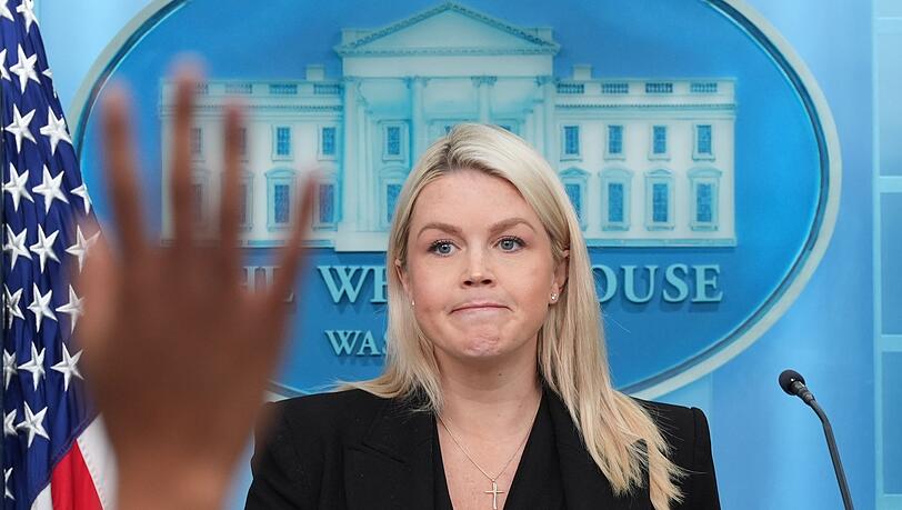 Die US-Regierungssprecherin Karoline Leavitt geht. (Archivfoto)