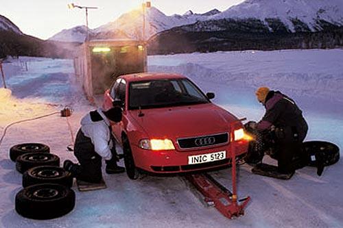 20 000 Hilferufe pro Tag: Beim ADAC laufen besonders morgens die Drähte heiß - Kälte und Schnee haben bundesweit zugeschlagen.